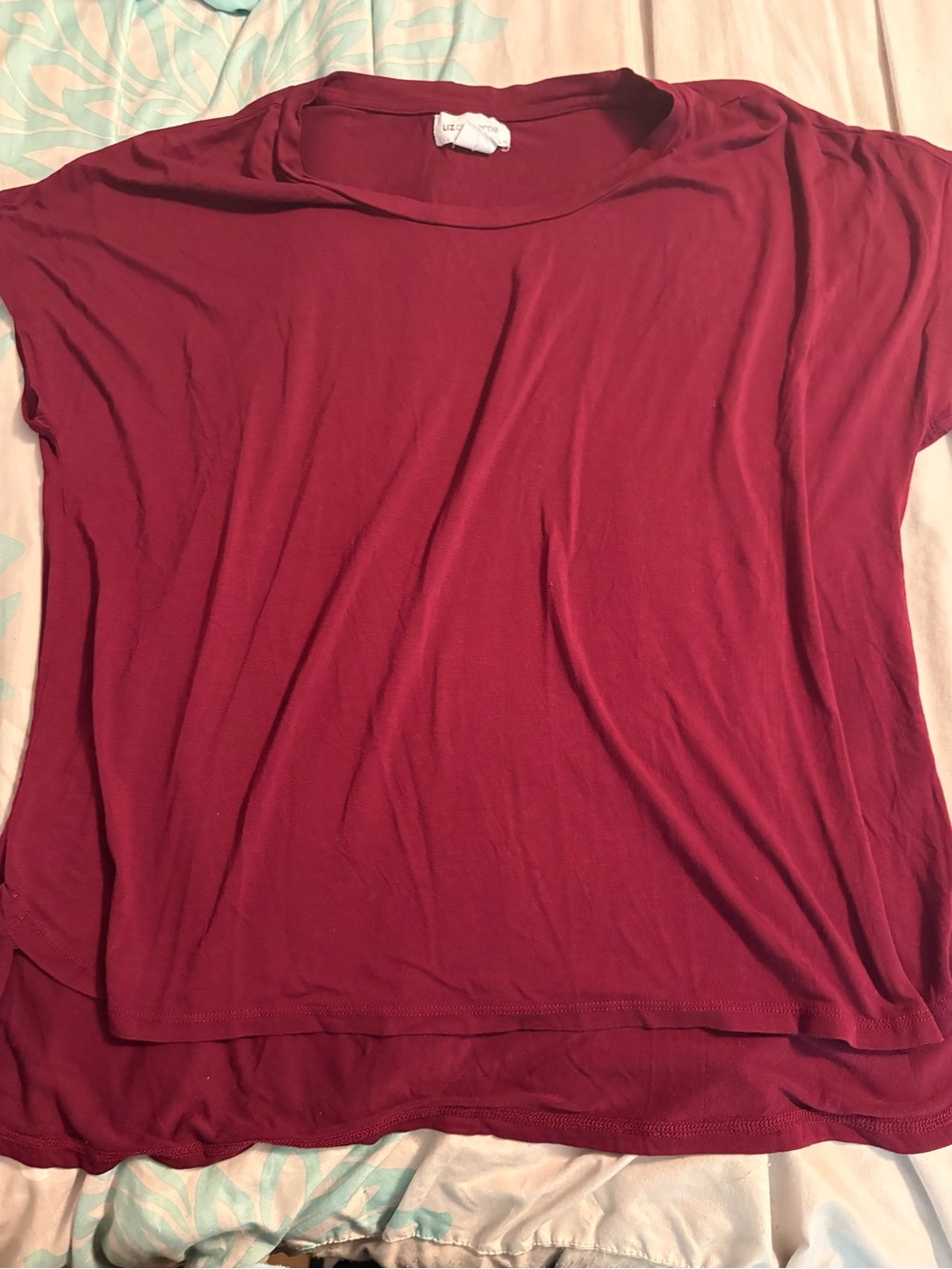 Liz Claiborne Short Sleeve Crewneck Top in Wine